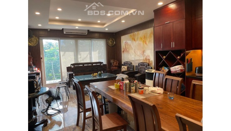 Bán biệt thự đẳng cấp vip khu Dịch Vọng, vỉa hè ô tô tránh kinh doanh, 145m2, 45 tỷ, mặt tiền 10m